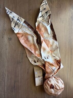 NWT Burberry Newspaper Ship Chignon